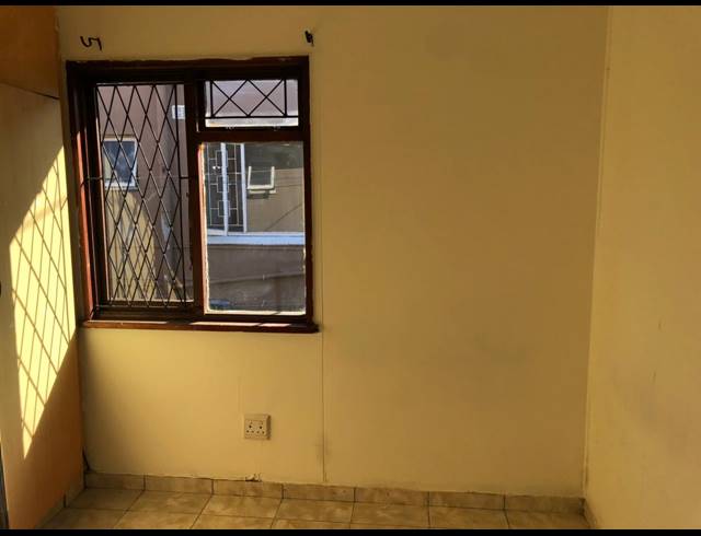 3 BEDROOM FREEHOLD RENTED IN SYDENHAM